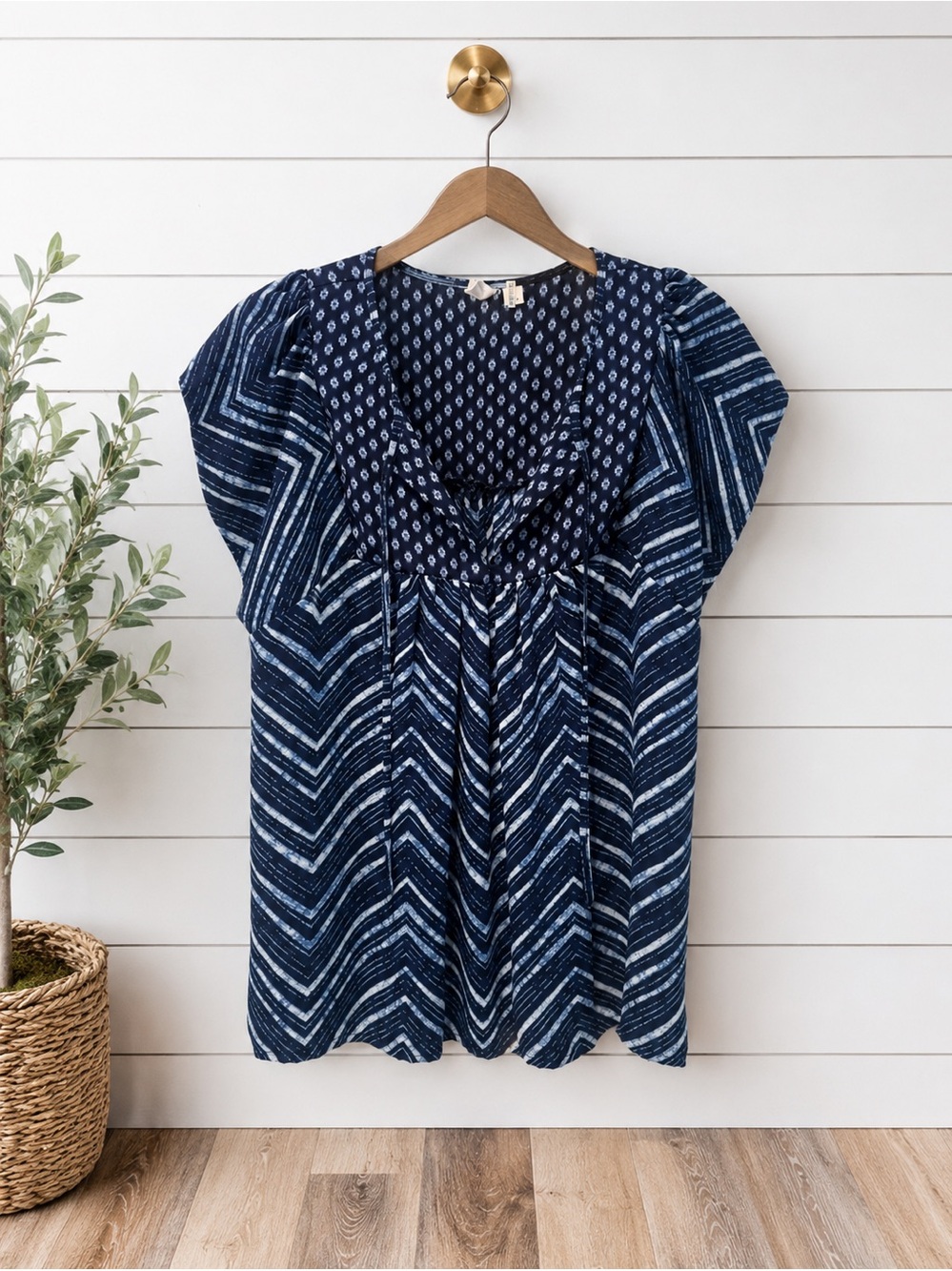 🌊 GAP Navy Boho Chevron Flutter Sleeve Blouse | Size Medium | Flowy Top